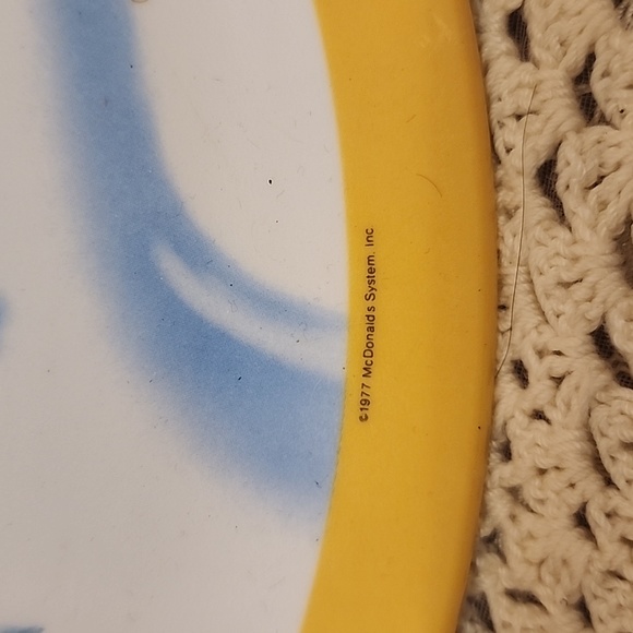 SALE!! Vintage 1977 McDonald's plastic plates set of 2 - Picture 4 of 5